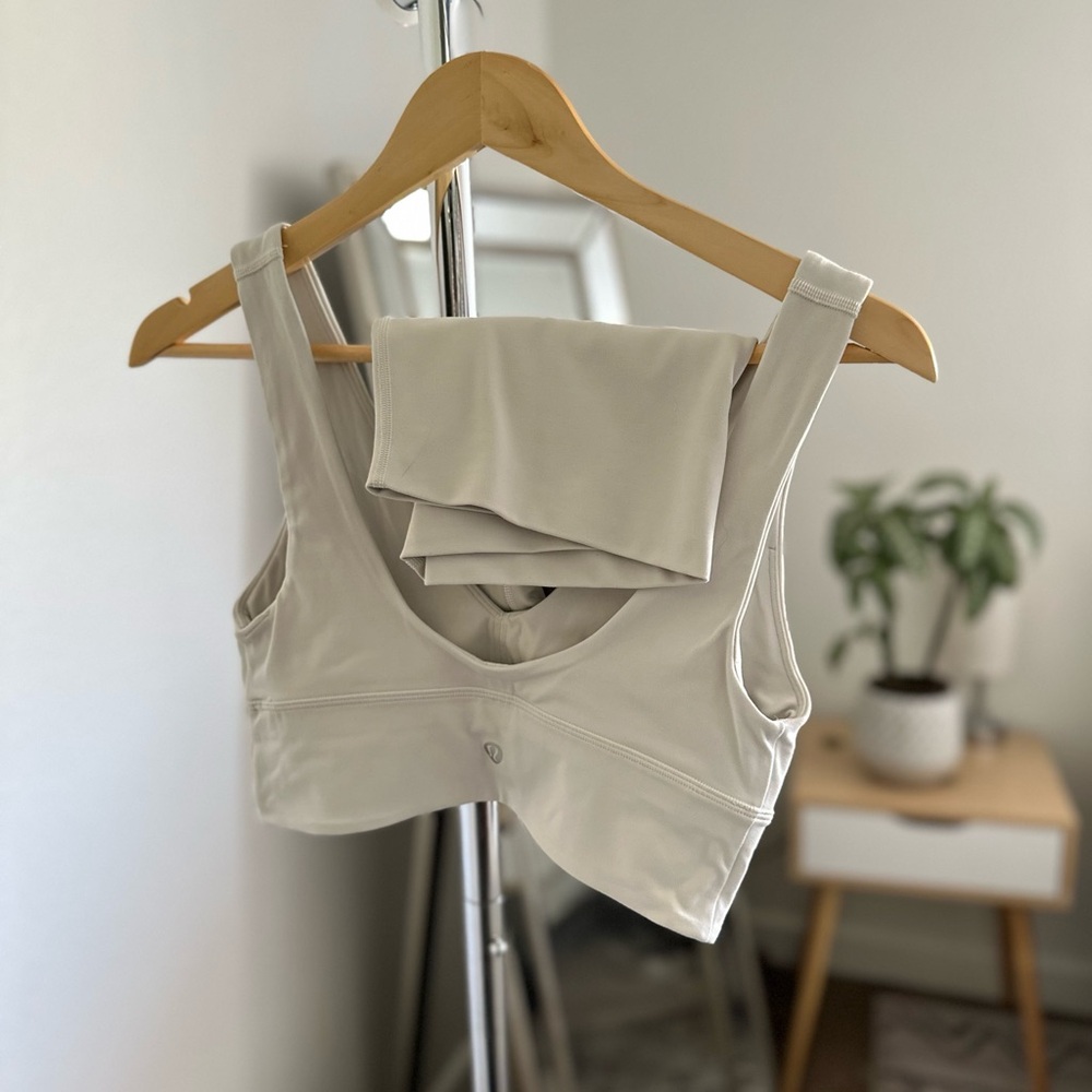 Lululemon Athletica Align Bone SET shorts + Bra